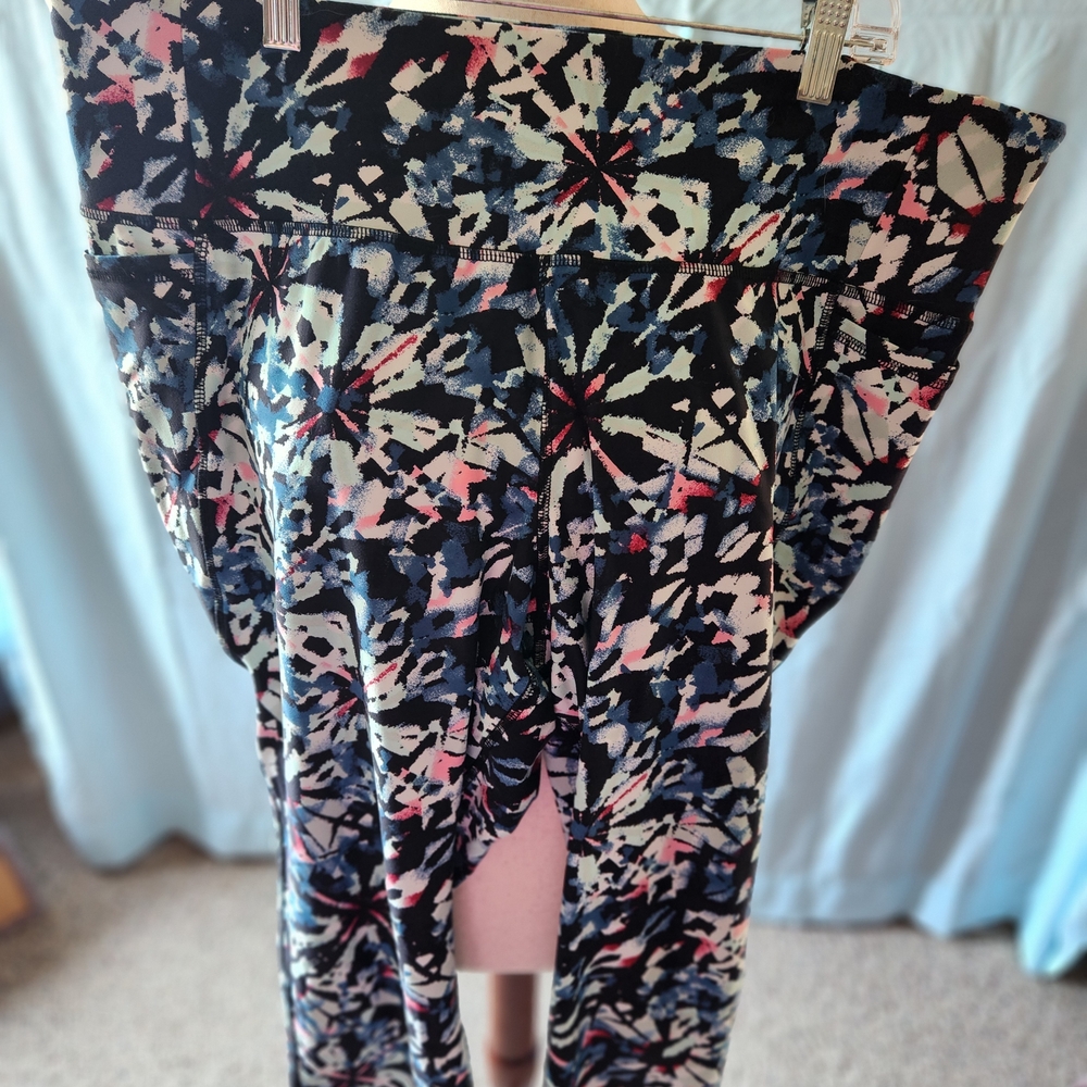 Livi Active Multicolor Patterned Leggings
